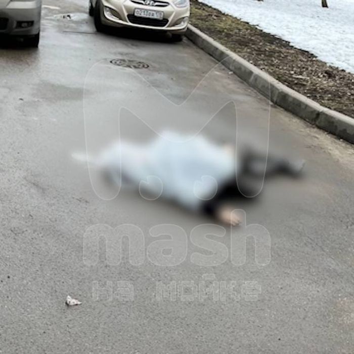 В Питере подросток упал замертво на улице, надышавшись газом для зажигалок. Фото: t.me/mashmoyka