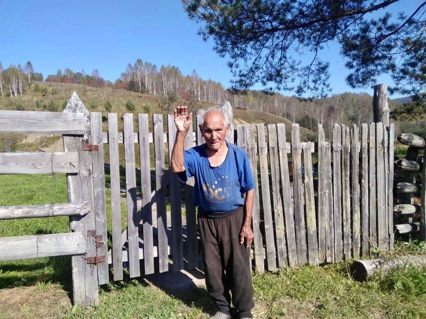 В Башкирии умер отшельник, который полвека жил в заброшенной деревне один. Фото: t.me/mash_batash