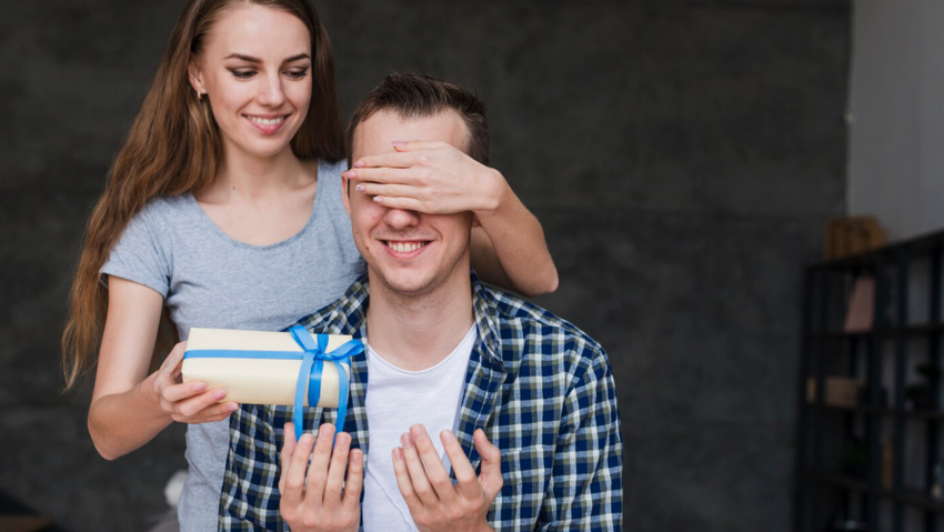 Идеи подарков на День защитника Отечества. Фото: freepik.com