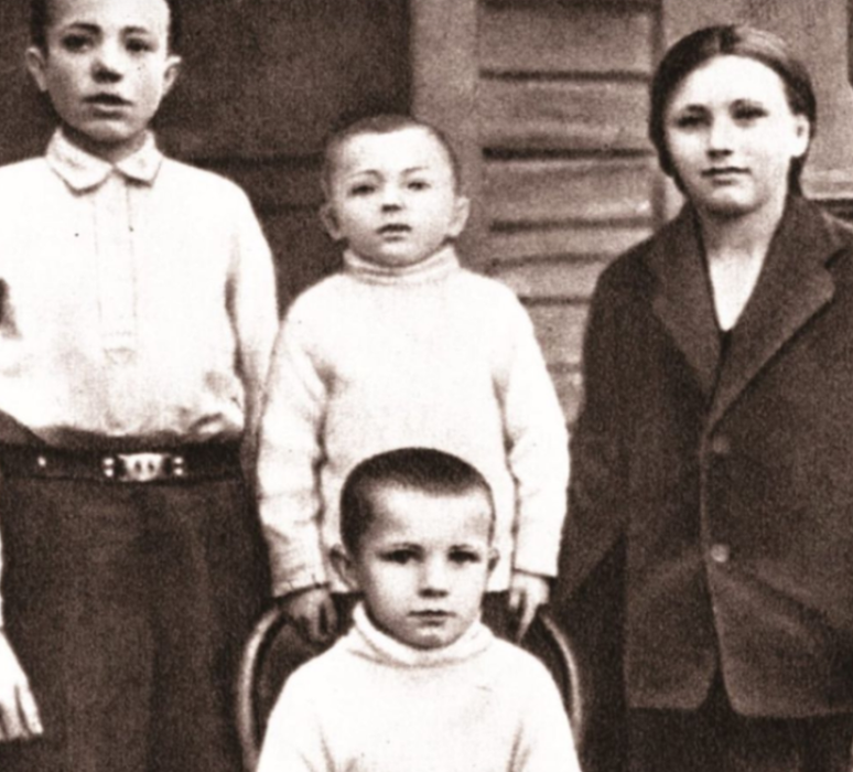 Юрий Гагарин был третьим ребенком в семье. Фото: личный архив Гагариных