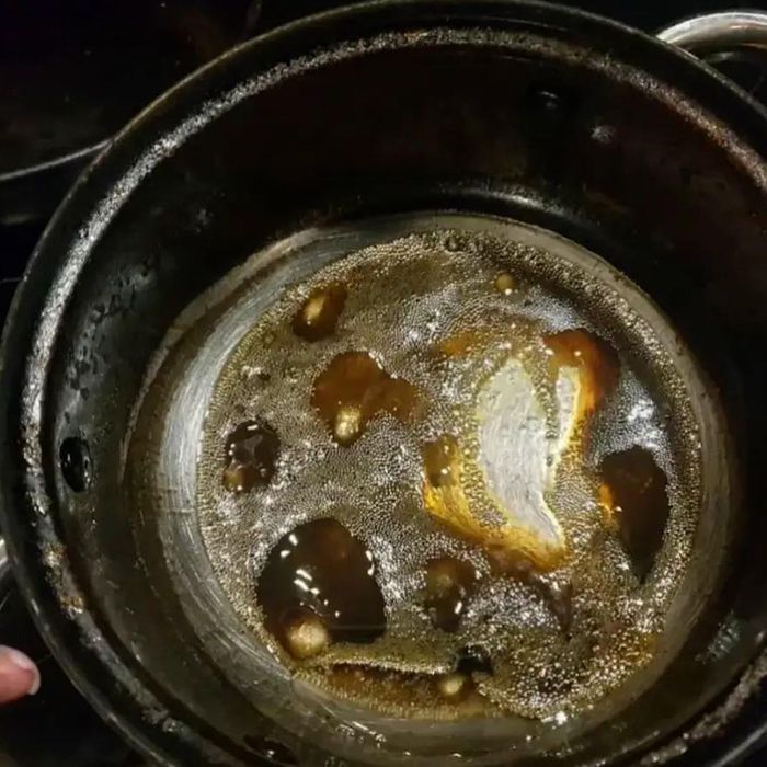 В Иркутске подросток-кулинар устроил пожар в квартире, залив горящее масло водой. Фото: соцсети