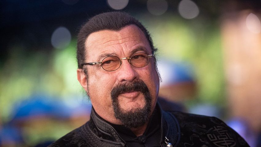 Стивен Сигал продает роскошный особняк на Рублевке за 700 млн. Фото: соцсети