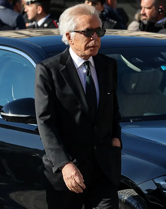 87-летний Джанкарло Джамметти на прощании со своим вечным другом Валентино - вдвоем они создали империю моды V. ФОТО: соцсети