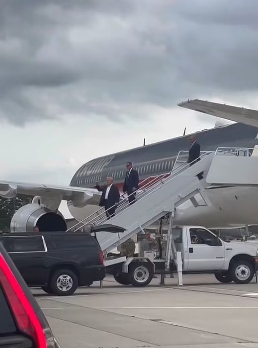 После покушения Дональд Трамп не стал менять свой график и отправился в следующую командировку. Фото: www.dailymail.co.uk