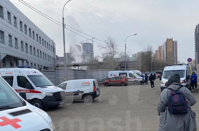 Ситуация возле хостела, в котором произошло массовое отравление. Фото: @mash