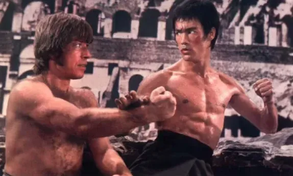 Чак Норрис и Брюс Ли. ФОТО: соцсети