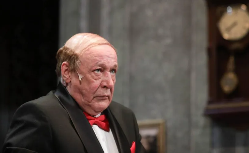 Специально для роли в спектакле Ефремов постригся почти налысо. ФОТО: соцсети