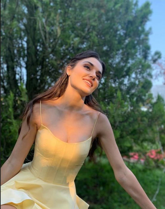Ханде Эрчел на съемках сериала «Постучись в мою дверь». Фото: Instagram (запрещен в РФ) / @handemiyy