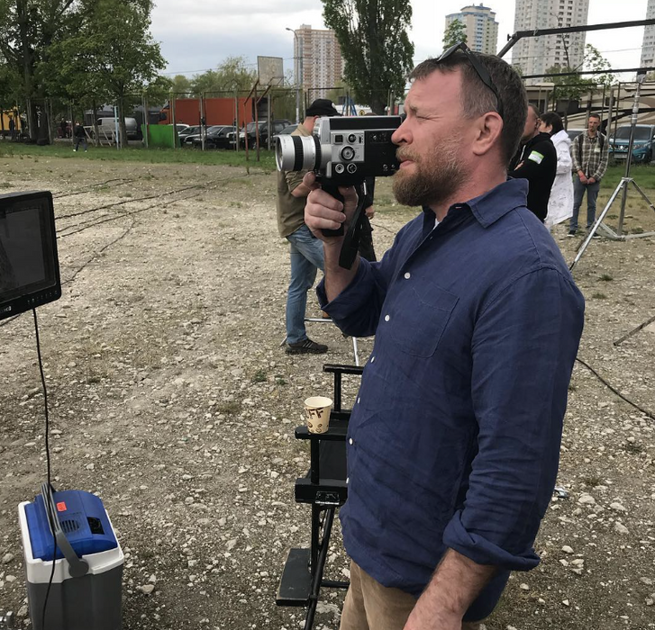 Гай Ричи на работе. Фото: Инстаграм (запрещён в РФ) / @guyritchie