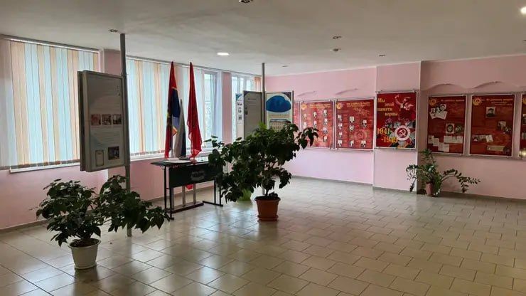 В Красноярске здоровый 13-летний школьник упал в обморок на перемене и умер. Фото: t.me/shot_shot
