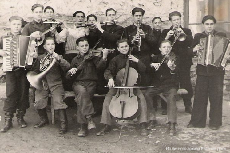 Дога мог пойти в ремесленное училище, но выбрал музыкальное. Фото: личный архив