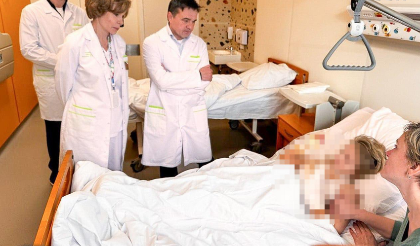 Мальчику, которому взрывом СВУ оторвало пальцы, смогли сохранить только мизинец. Фото: @breakingmash