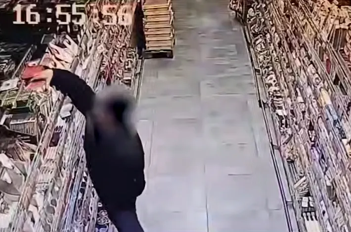 Под Калининградом мужчина перед 14 февраля украл из магазина 13 коробок конфет. Фото: t.me/amber_mash