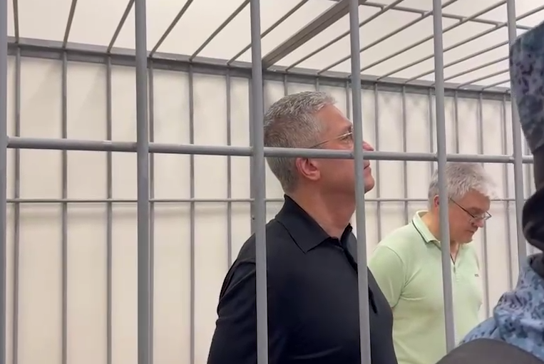 Экс-замминистра обороны Тимура Иванова приговорили к 13 годам и штрафу 100 млн. Фото: @breakingmash