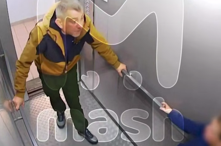 В Ленобласти отец жестоко избил сына в лифте, ребенок попал в больницу. Фото: t.me/mashmoyka