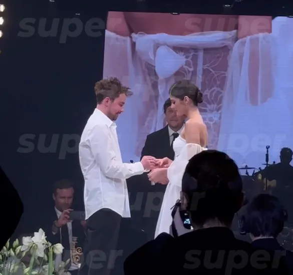 Брат показал свадебное фото Игоря Верника с молодой женой