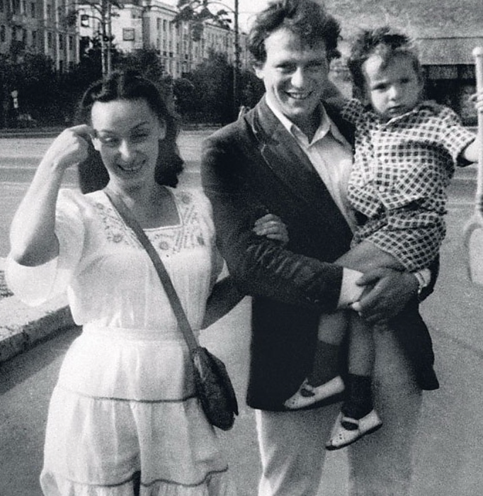 Актёр с женой Галиной и сыном Андреем. Фото: личный архив