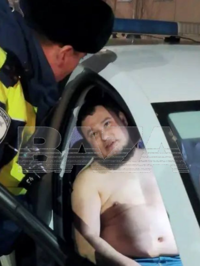 Полуголого водителя-дебошира сразу задержала полиция. ФОТО: t.me/bazabazon