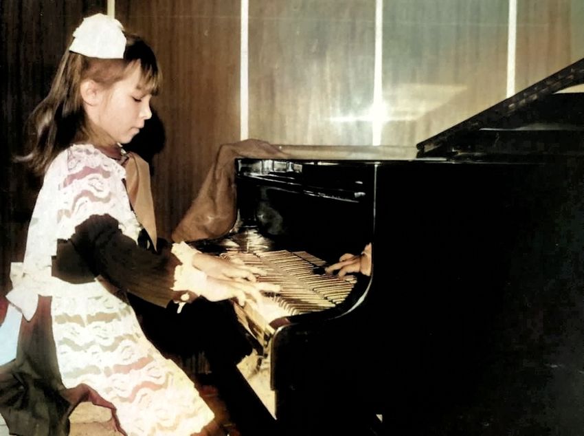 В детстве Виталина часами не отходила от фортепиано. ФОТО: личный архив