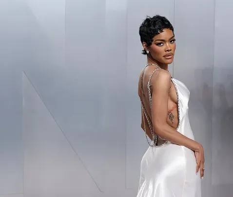 Все сразу же обратили внимание на татуировку на ребрах Тейяны Тейлор. ФОТО: соцсети