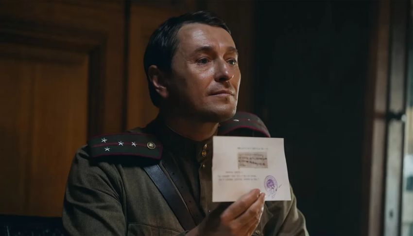 Фильм «Август» с Безруковым в главной роли заработал более миллиарда в прокате. Кадр из фильма «Август», 2025 год, реж. Никита Высоцкий, Илья Лебедев