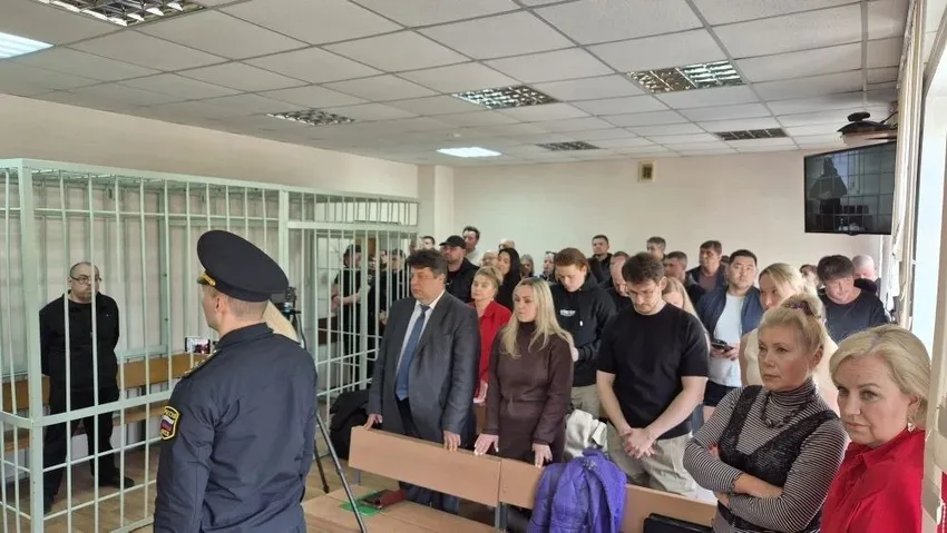 Вице-спикер Заксобрания и его сын сели на 14 лет за отмывание и растрату денег. Фото: соцсети