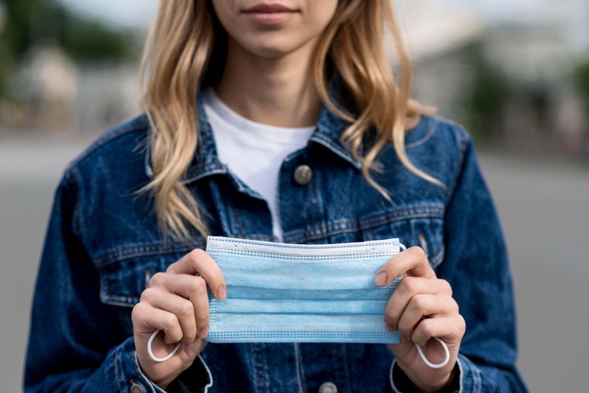 Заразиться менингитом можно не только от человека с выраженными проявлениями, но и от носителя. Фото: freepik.com