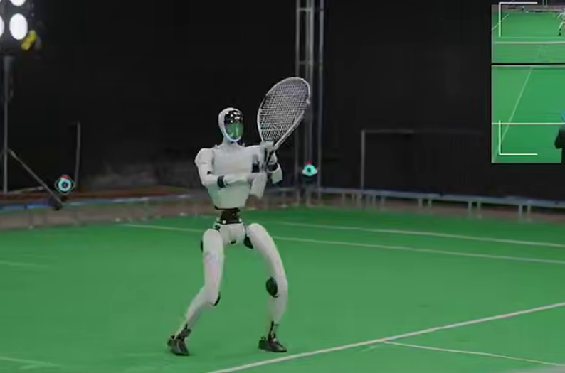 В Китае ученые обучили робота играть в теннис, показав 5-часовое обучающее видео. Фото: t.me/mashnasporte
