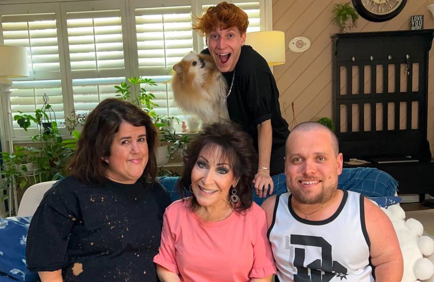 Пит Монзинго с мамой, сестрой и братом. Фото: Инстаграм (запрещен в России) / @peetmontzingo