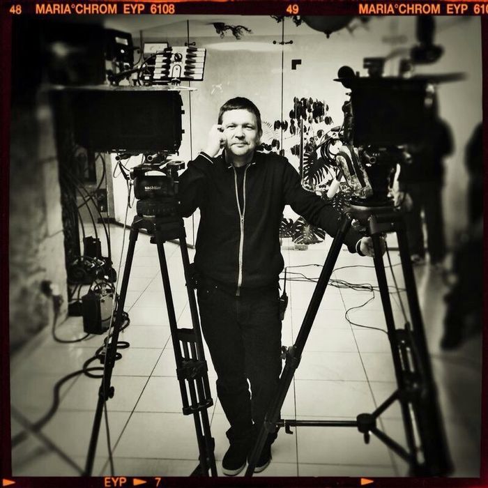 Кинооператор Сергей Политик стал жертвой закладчика, которого поймал в подъезде. Фото: @breakingmash